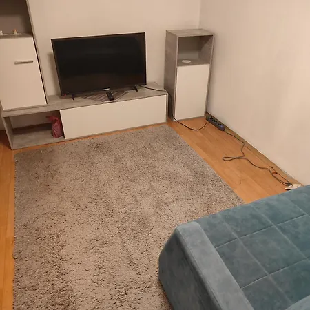 Cale Mieszkanie 2 Pokojowe,super Lokalizacja ,w Wiezowcu Z Pieknym Widokiem,2 Duze Lozka *