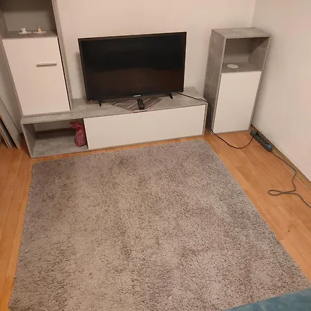 Cale Mieszkanie 2 Pokojowe,super Lokalizacja ,w Wiezowcu Z Pieknym Widokiem,2 Duze Lozka,i 1 Jednonosobowe Ζεστοκόβα