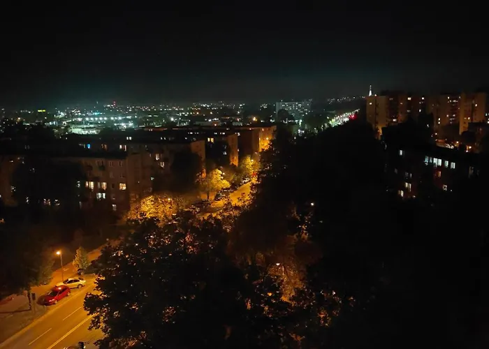 Cale Mieszkanie 2 Pokojowe,super Lokalizacja ,w Wiezowcu Z Pieknym Widokiem,2 Duze Lozka,i 1 Jednonosobowe צ'סטוצ'ובה