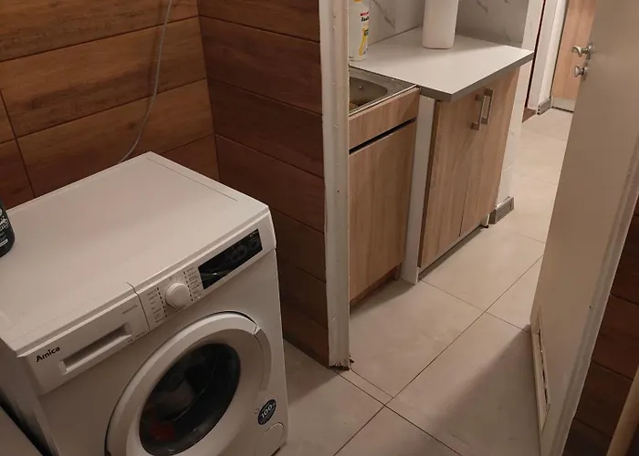 Cale Mieszkanie 2 Pokojowe,super Lokalizacja ,w Wiezowcu Z Pieknym Widokiem,2 Duze Lozka,i 1 Jednonosobowe