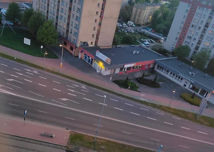 Cale Mieszkanie 2 Pokojowe,super Lokalizacja ,w Wiezowcu Z Pieknym Widokiem,2 Duze Lozka,i 1 Jednonosobowe דירה *